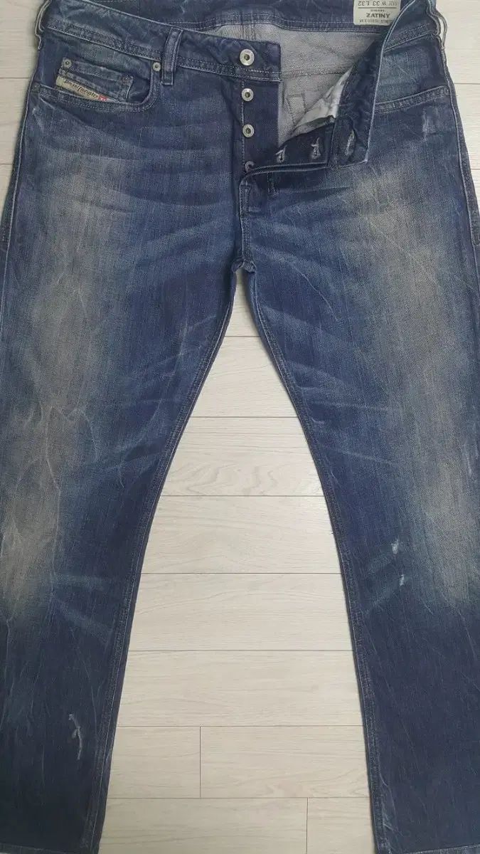 ディーゼル　ZATINY 34インチ Diesel Men's Zatiny Slim Micro-Bootcut Jean 0088Z, Denim