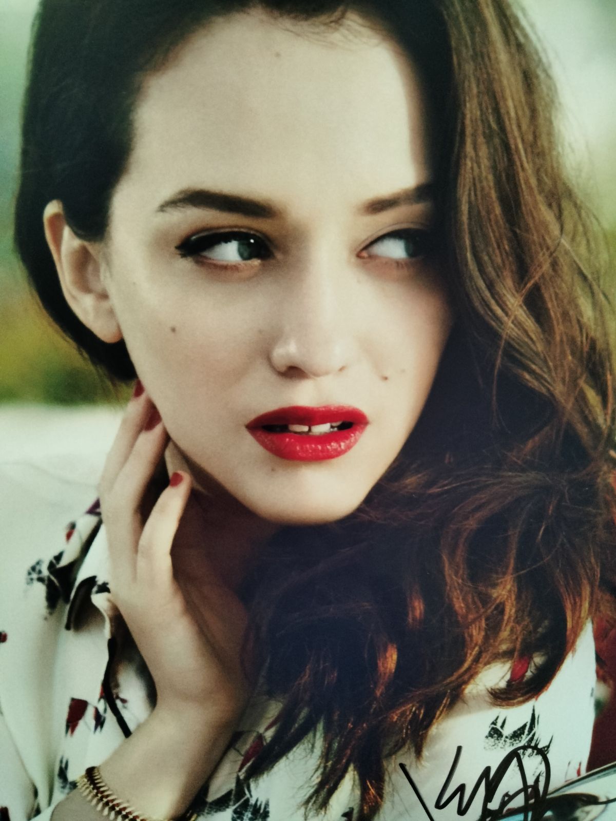 カット・デニングス直筆サイン入り超 大型写真…Kat Dennings