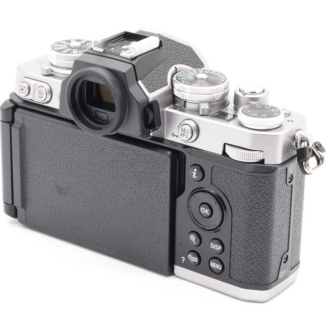 ショット数7081! Nikonミラーレス一眼カメラ Z fc ボディ シルバー ニコン Nikon ミラーレス一眼カメラ Z fc ボディ シルバー の