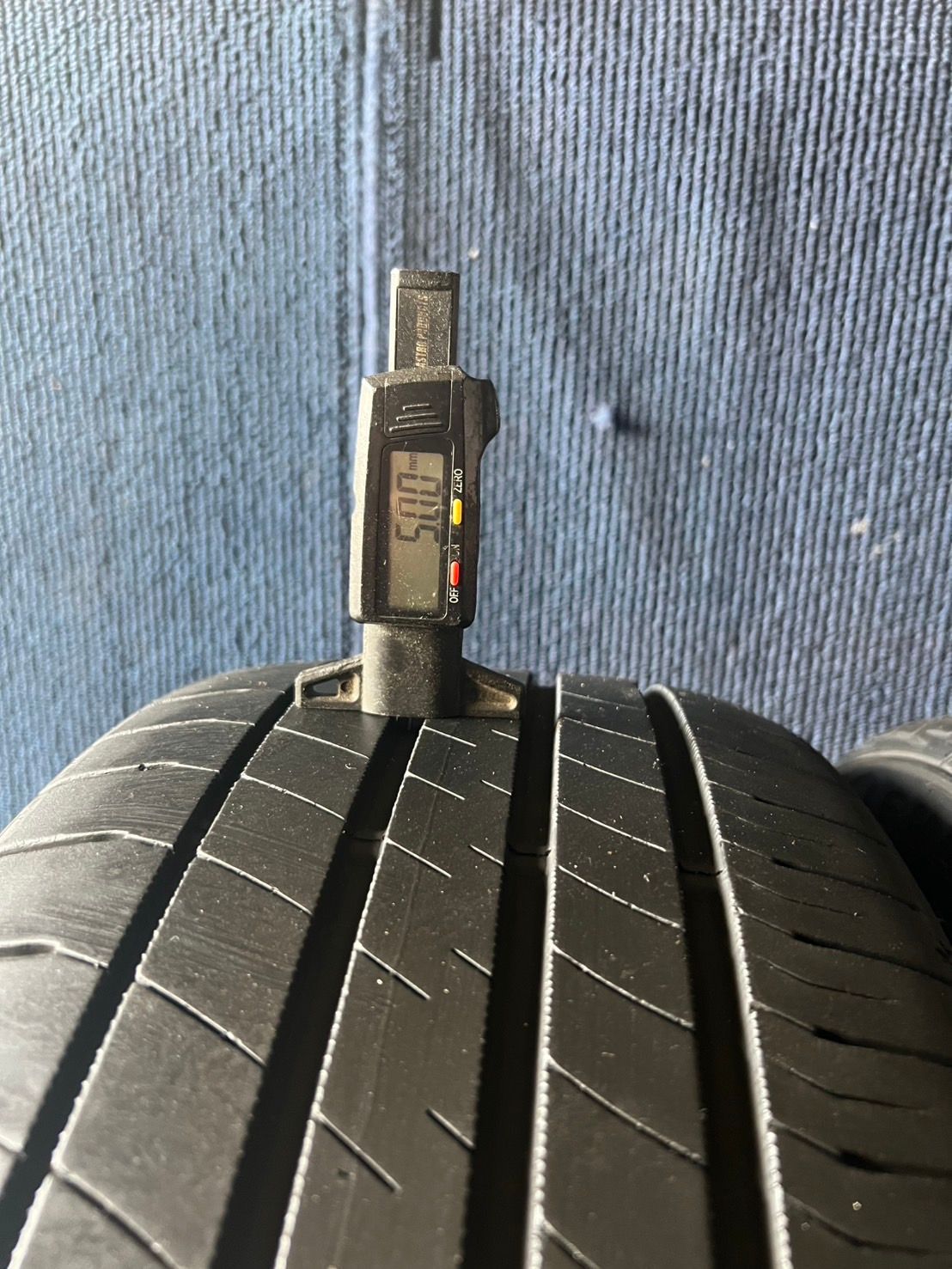 225|45R17