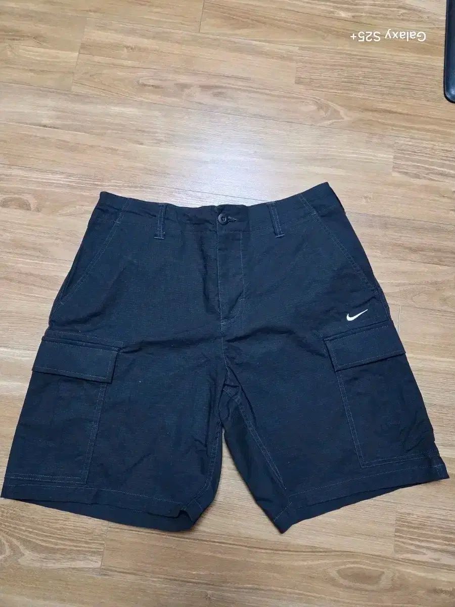 Nike ナイキ SB カーゴハーフパンツ 小さく出てきます