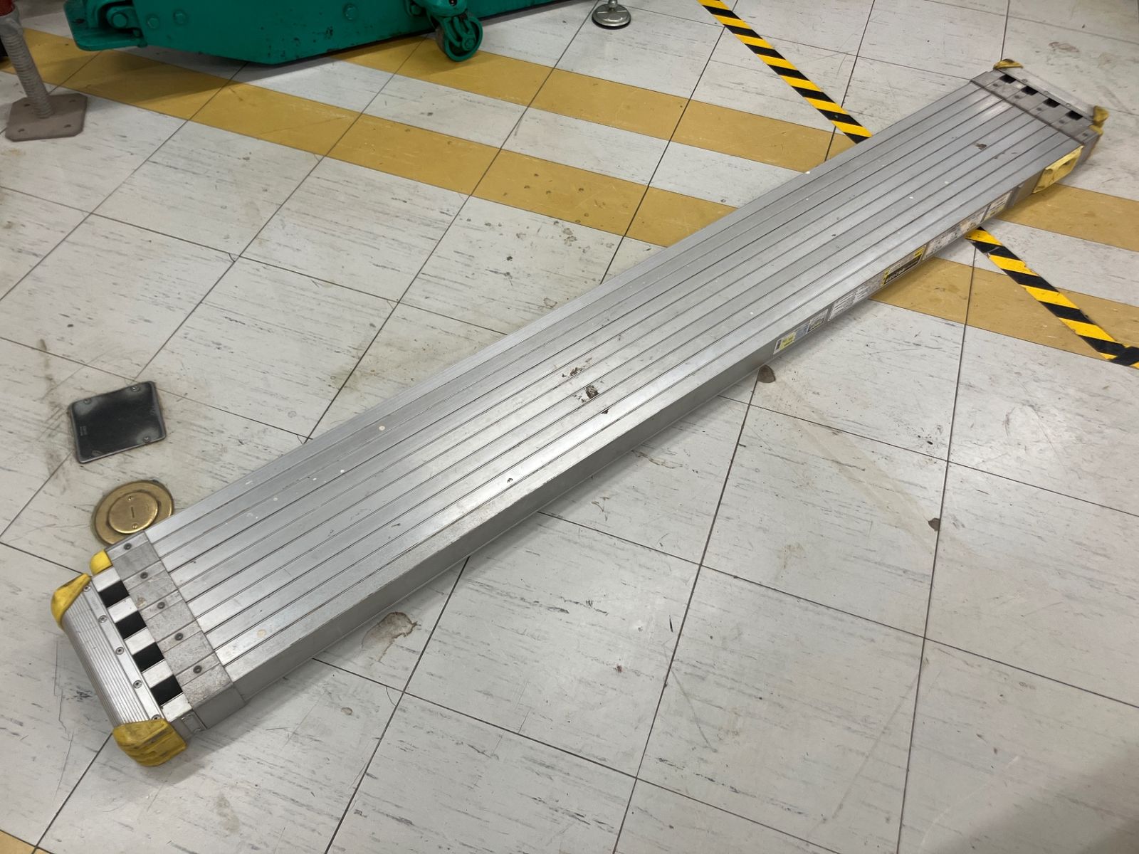 送料込 配送希望は備考欄参照 Bランク ●アルインコ 伸縮式足場板 VSS-360NL●アクトツール富山店●大福
