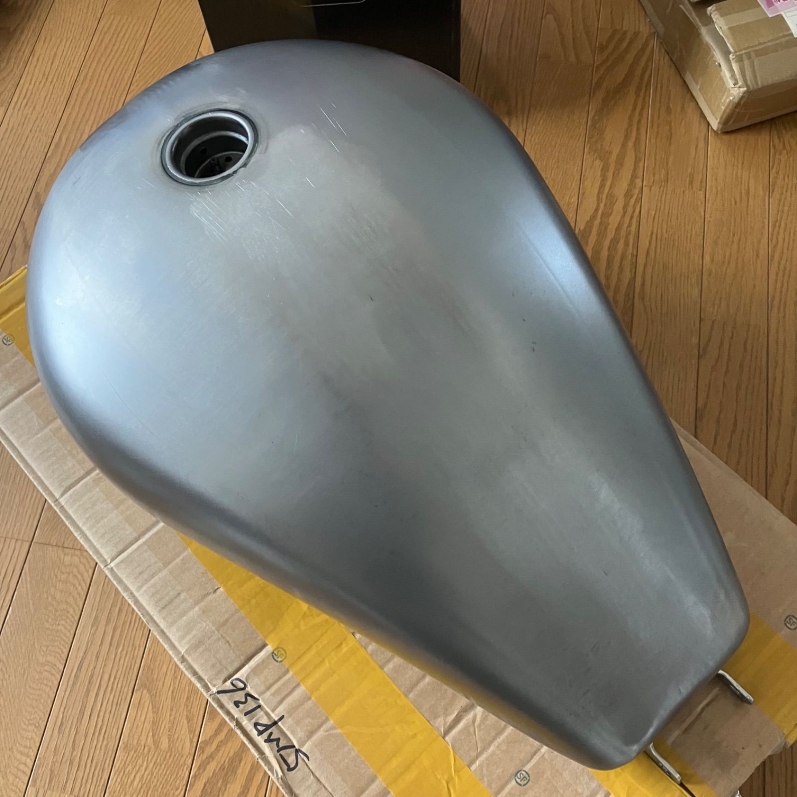 スポーツスター ラージガソリンタンク ガスタンク 20L 2004-2005 スポーツスター ラージガソリンタンク ガスタンク 20L 2004-2005