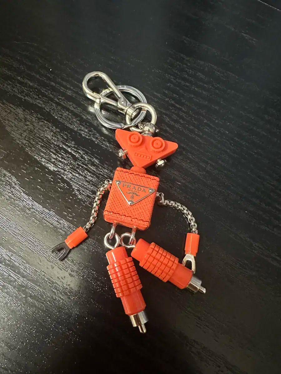 Prada プラダ サフィアーノ ロボット キーリング
