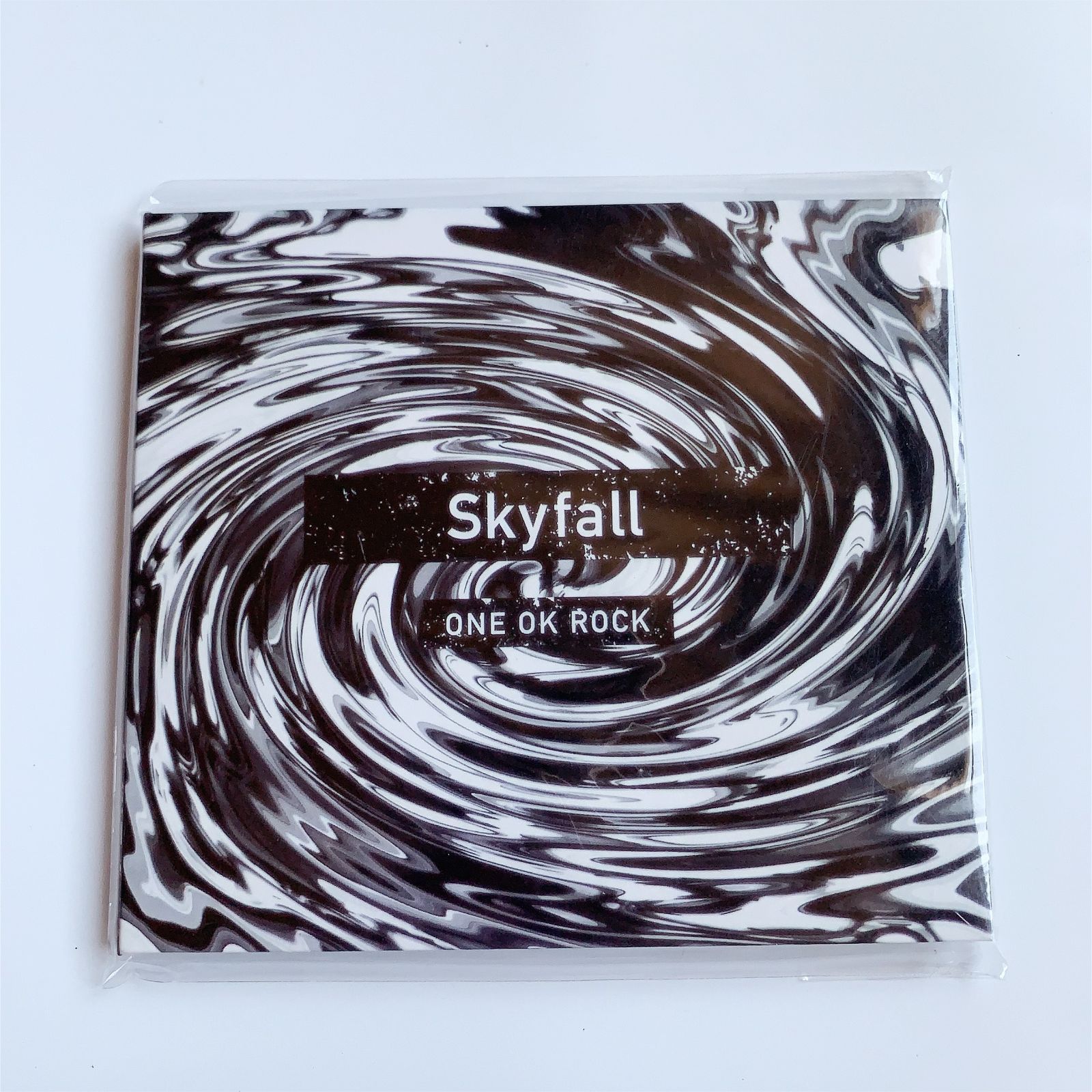 通販でクリスマス 新品未開封品 ONE OK ROCK Skyfall CD会場限定盤 - メルカリ ポップス/ロック(邦楽)