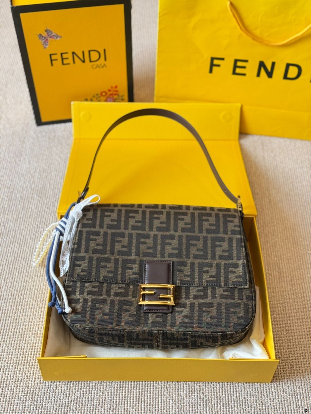 今日 Fendi Baguette フェンディ バゲット バッグ ラージサイズ -WTO輸入1