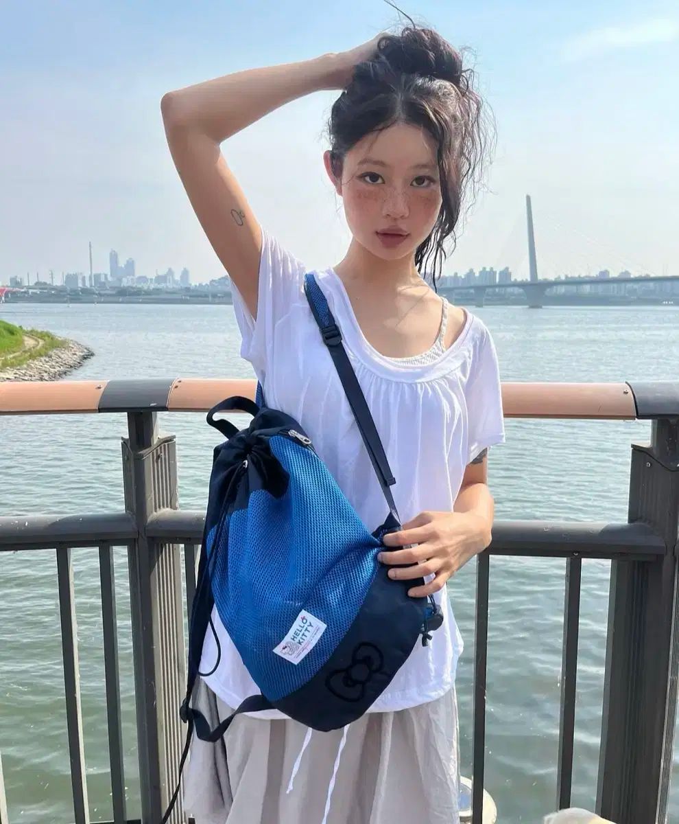  CERRIC セリック ラウンド ドローストリング ヘム トップス Tシャツ 半袖(Tシャツ) Tシャツ カットソー