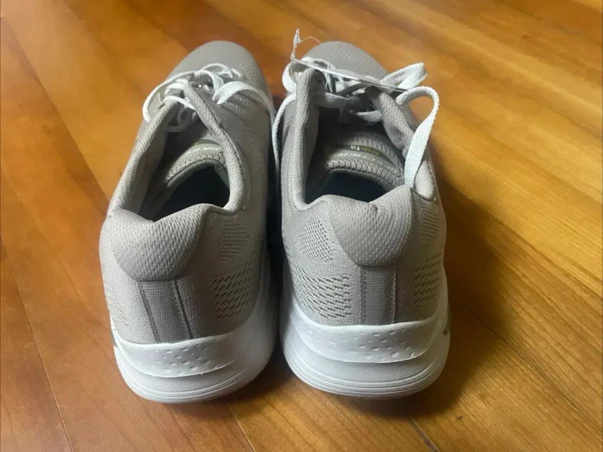 スケッチャーズ