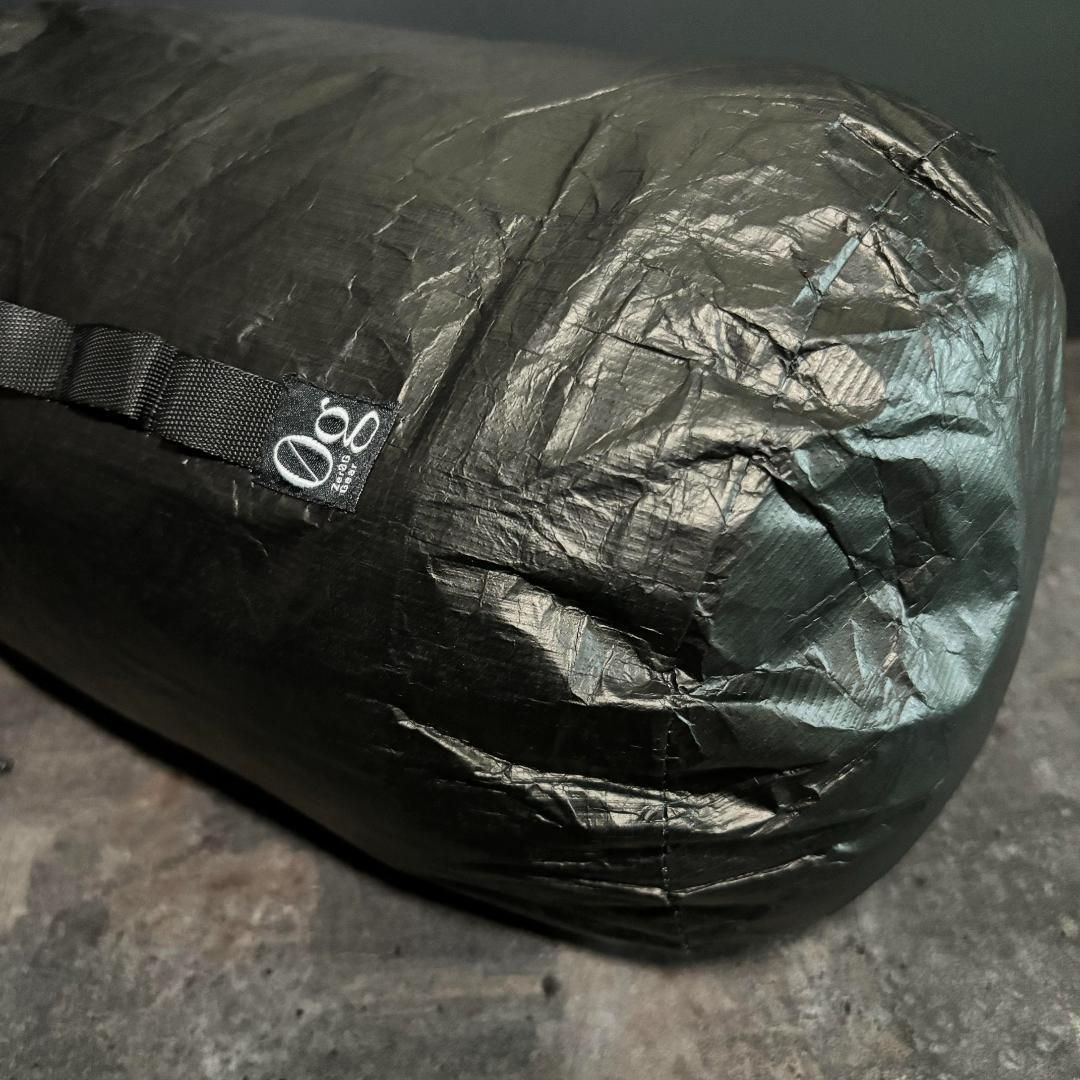 ULコンプレッションスタッフサック白(小) ULスタッフバッグで軽量化！登山におすすめの69gのパッキング