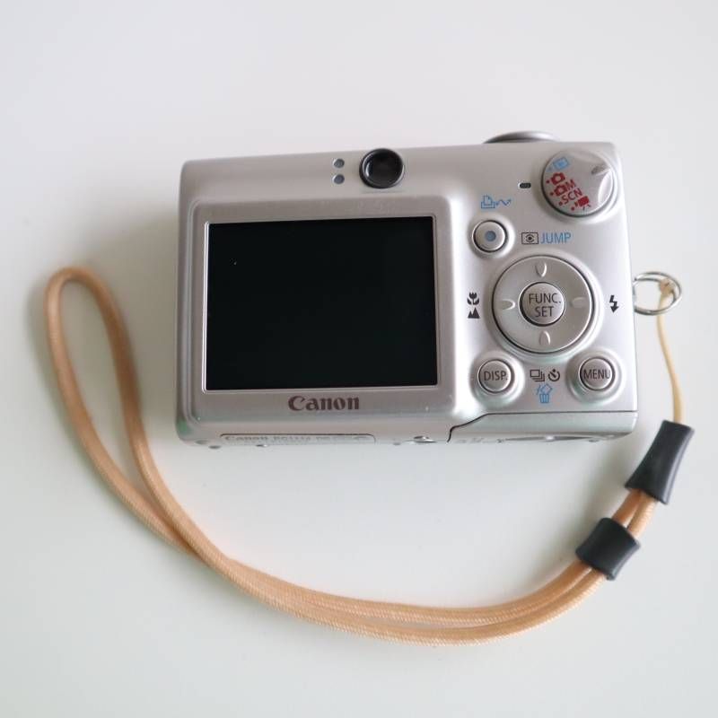 Canon IXY Digital シルバー 本体と充電器付き Canon IXY DIGITAL 600