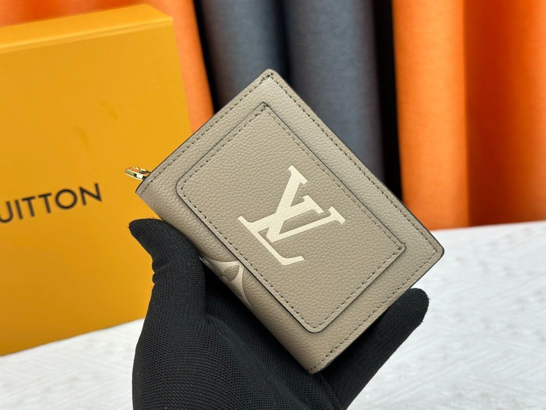 ポルトフォイユ・ゾエトゥルトレール 《人気★》Louis Vuitton 新品 ルイヴィトン 折り財布 ミニ財布 オフホワイト 折りたたみ ミニ財布 ゾエ 大人気 SNSでも口コミ多数！