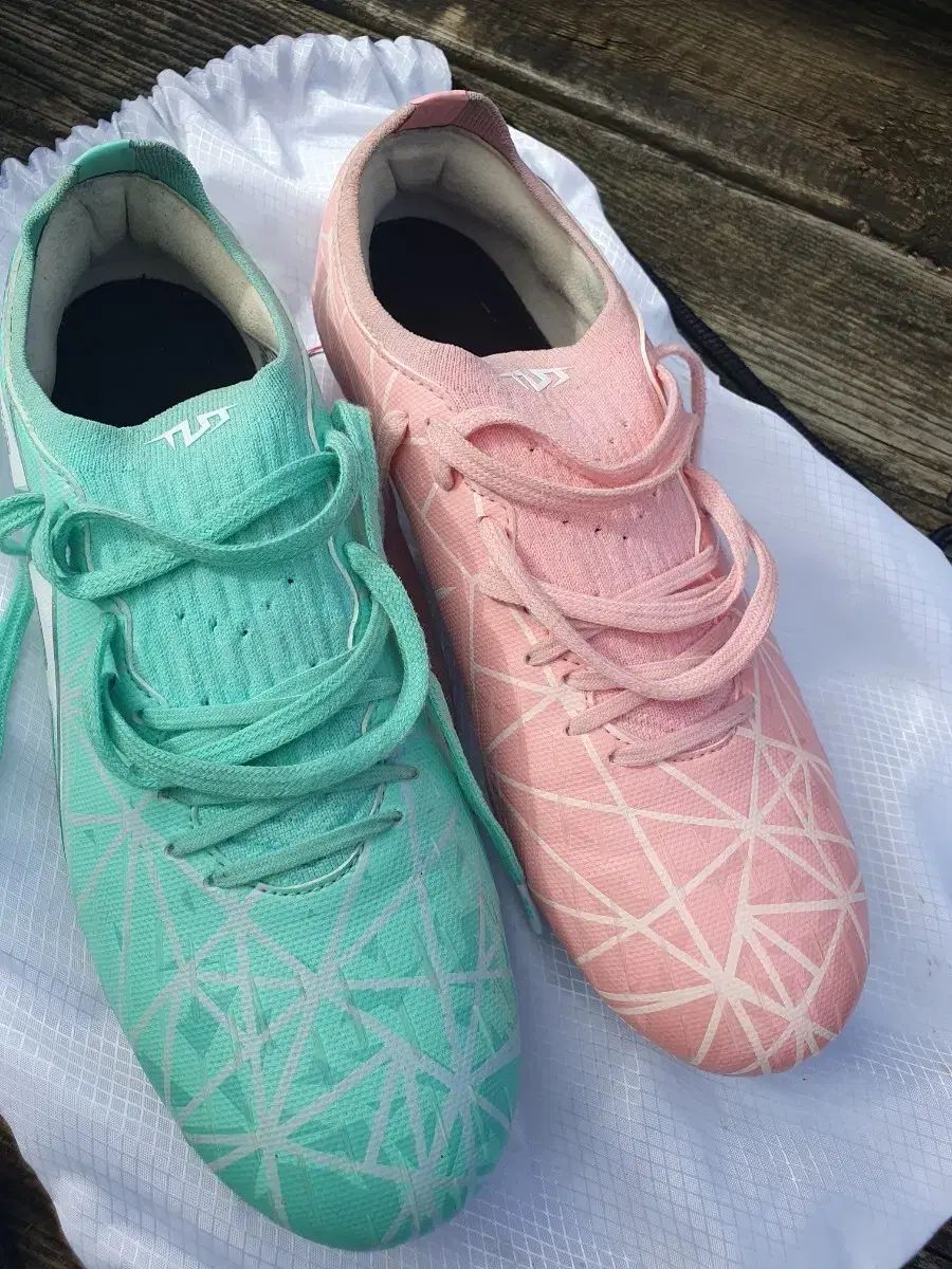 TLS サッカーシューズ ミント|ピンク 260