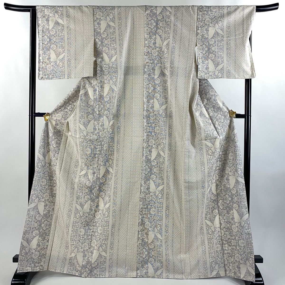 大島紬 身丈169cm 裄丈66.5cm M 袷 名匠たかし しろたえ紬 証紙 蝶 草花 灰白 正絹