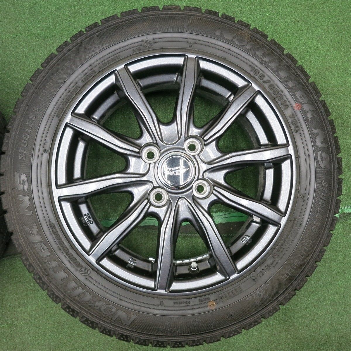 送料無料* バリ溝！22年！キレイ！ほぼ10分☆スタッドレス 165/65R14 