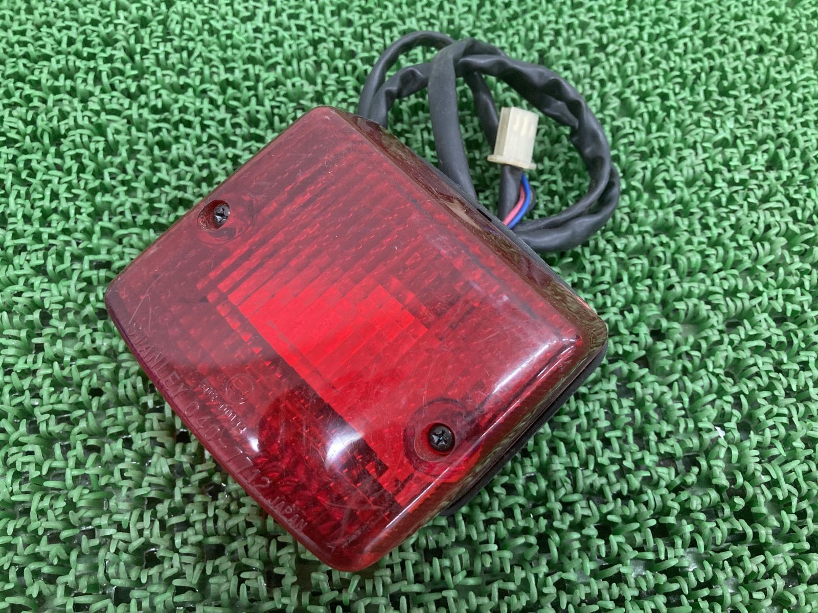 Dトラッカー KLX250 テールランプ 040-7712 カワサキ 純正 中古 バイク 部品 LX250J LX250E 修復素材に コケキズ無し 品薄 車検 Genuine