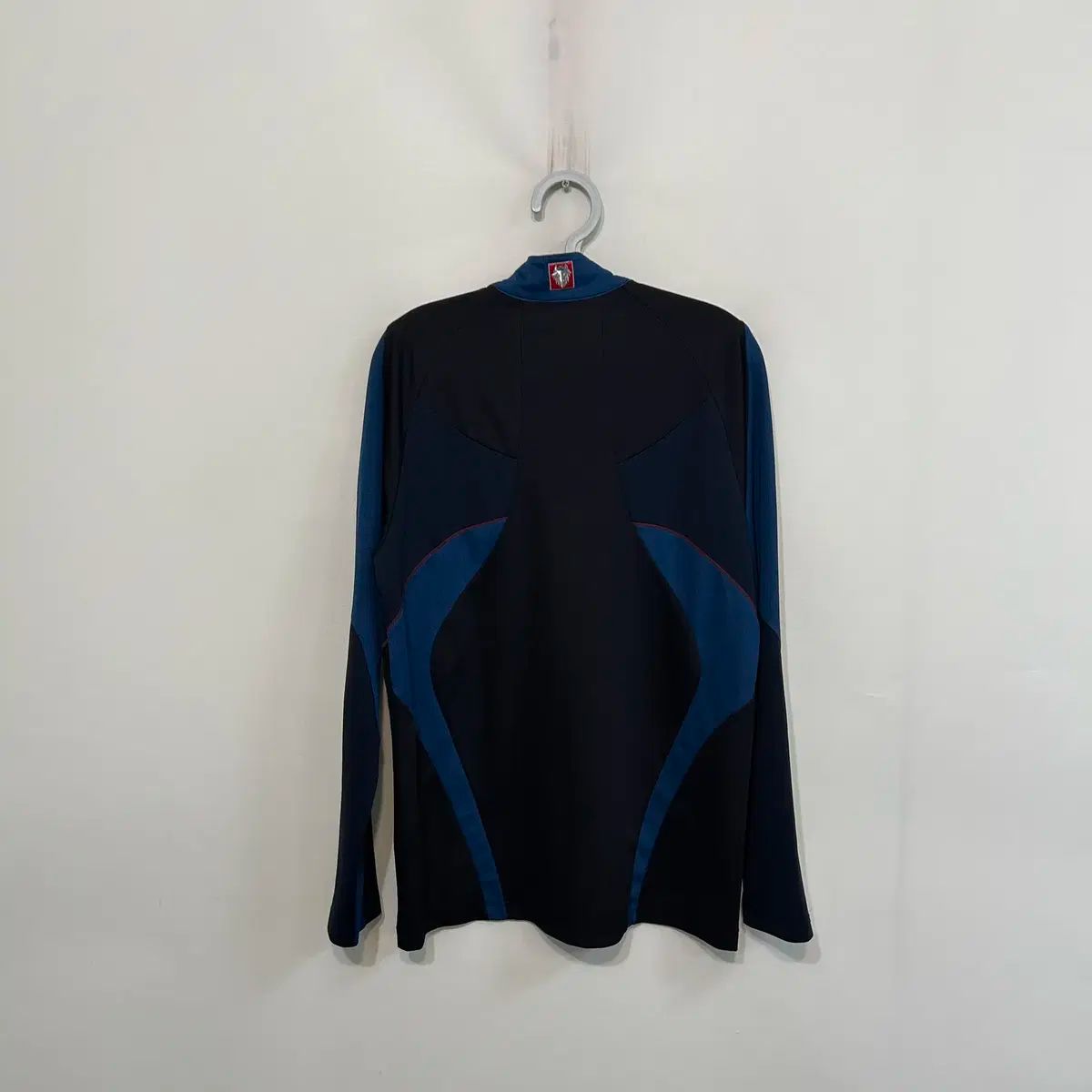 韓国発★新品 BLACK YAK ブラックヤク スポーツウェア トップス M 韓国発☆新品 BLACK YAK ブラックヤク スポーツウェア トップス M