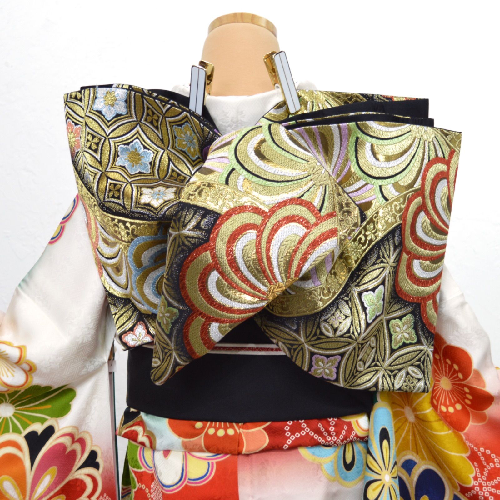 美品》正絹 振袖フルセット S〜Mサイズ 成人式 金駒刺繍 大柄 豪華