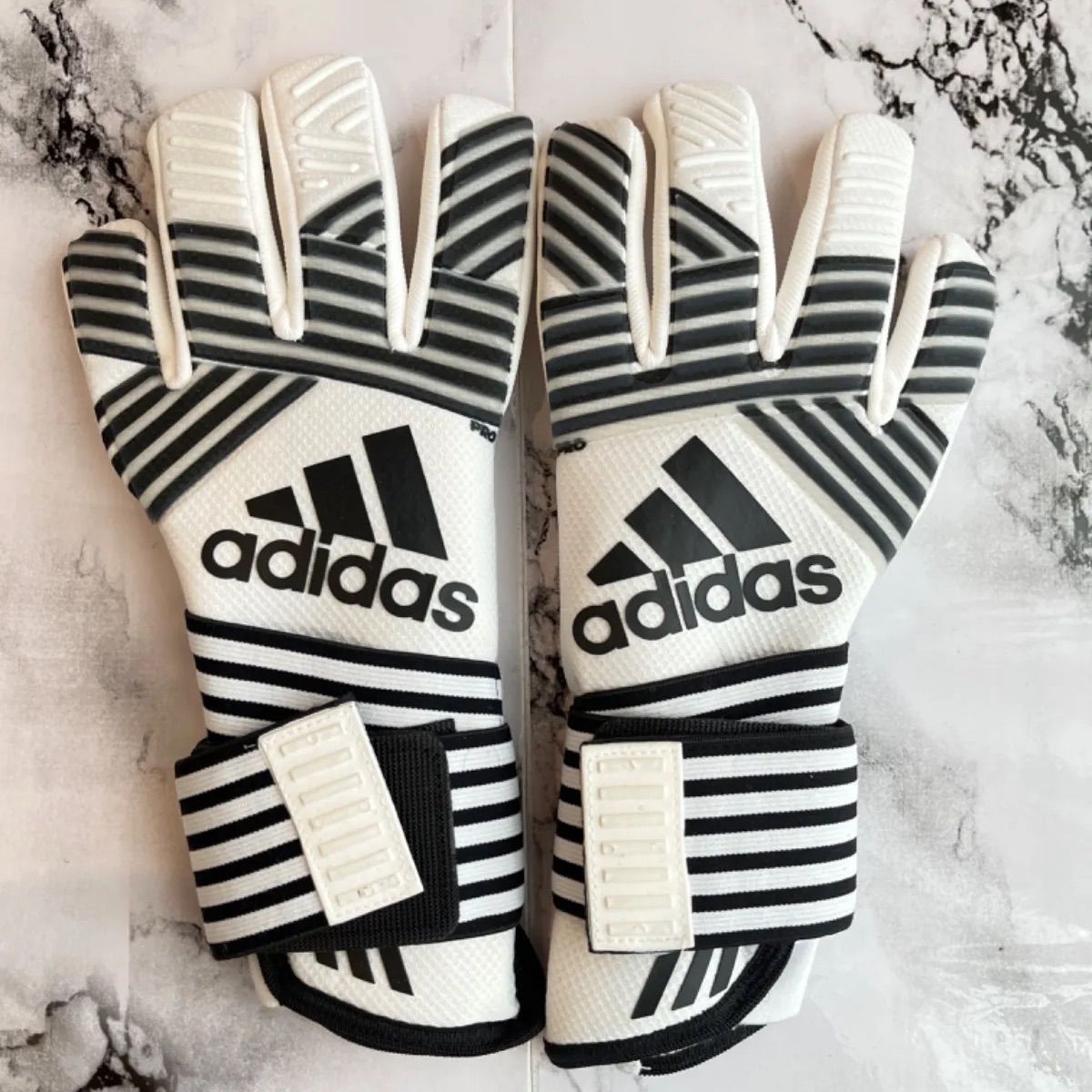 新品未使用】adidas サッカー キーパーグローブ ホワイト - メルカリ