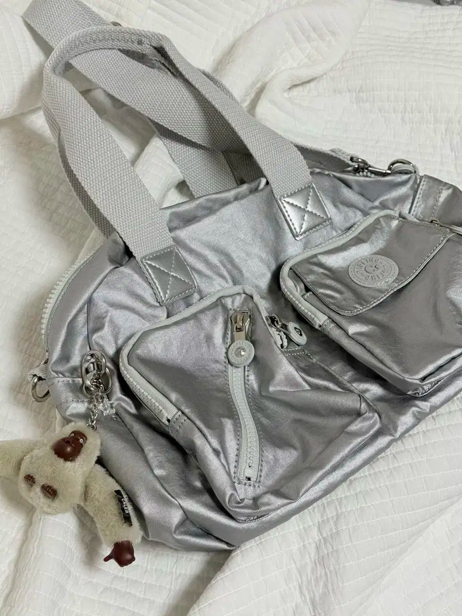 Kipling キプリング クロスバッグ シルバー キーリング付属