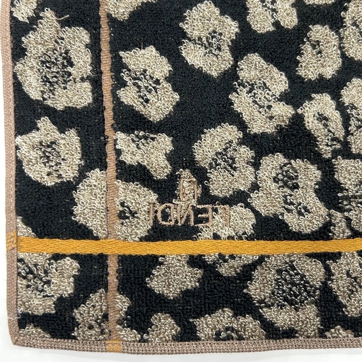 新品未使用 FENDI フェンディ タオルハンカチ 25cm×25cm ヒョウ柄 豹柄