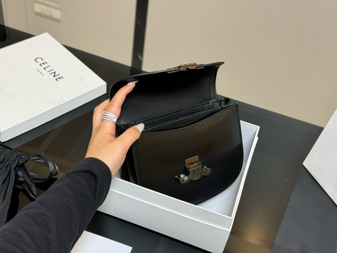 Celine] トリオンフ ミニバッグ - 専用ボックス付き | セリーヌ