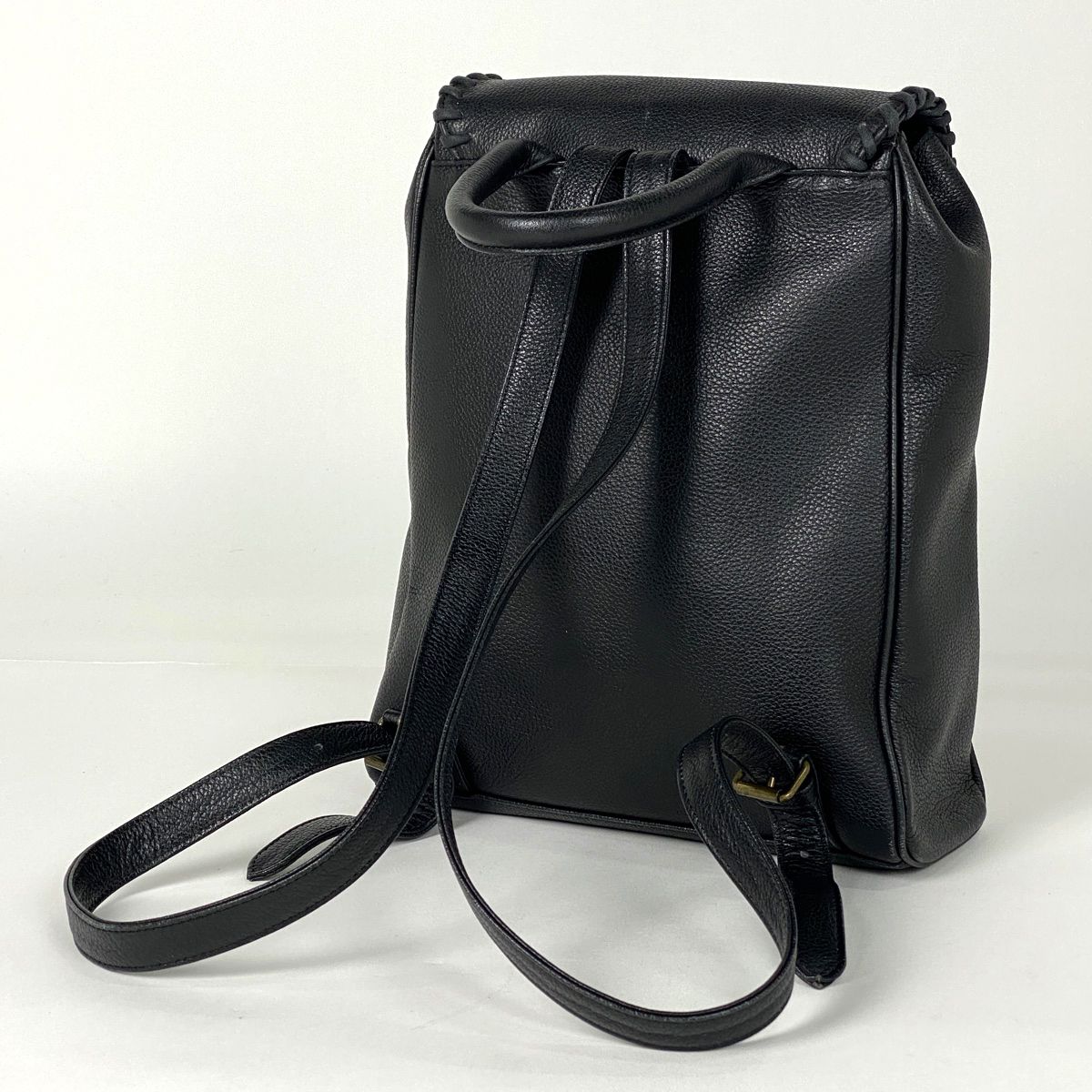 【美品】イヴサンローラン　リュック　ステッチ　ゴールド金具　レザー　ブラック イヴ・サンローラン YVES SAINT LAURENT ロゴ リュックサック