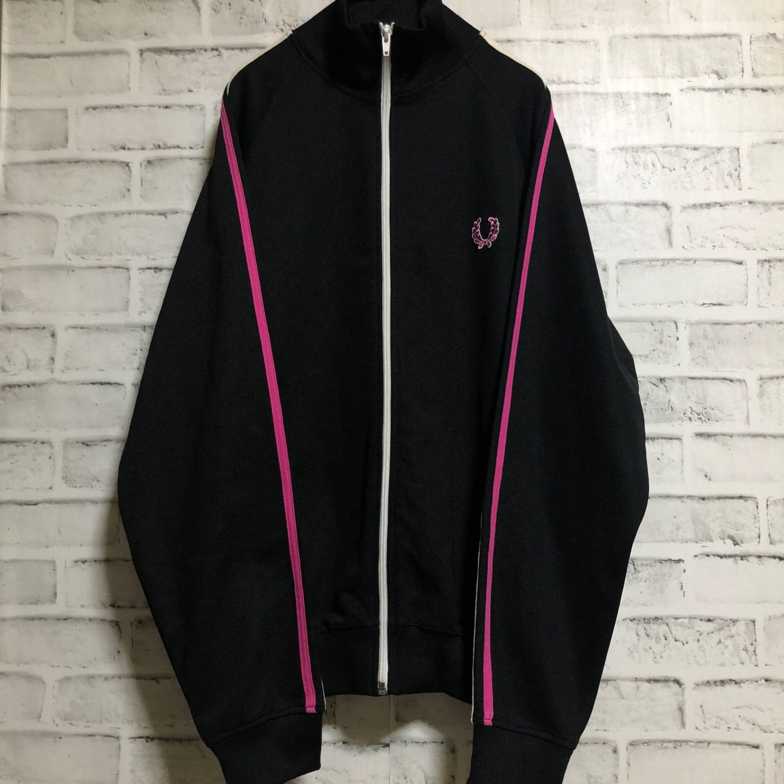 新品】フレッドペリー古着トラックジャケット月桂樹ジャージ刺繍カーキ×ブラック FRED PERRY)古着トラックジャケット FRED PERRY - 美品フレッドペリー