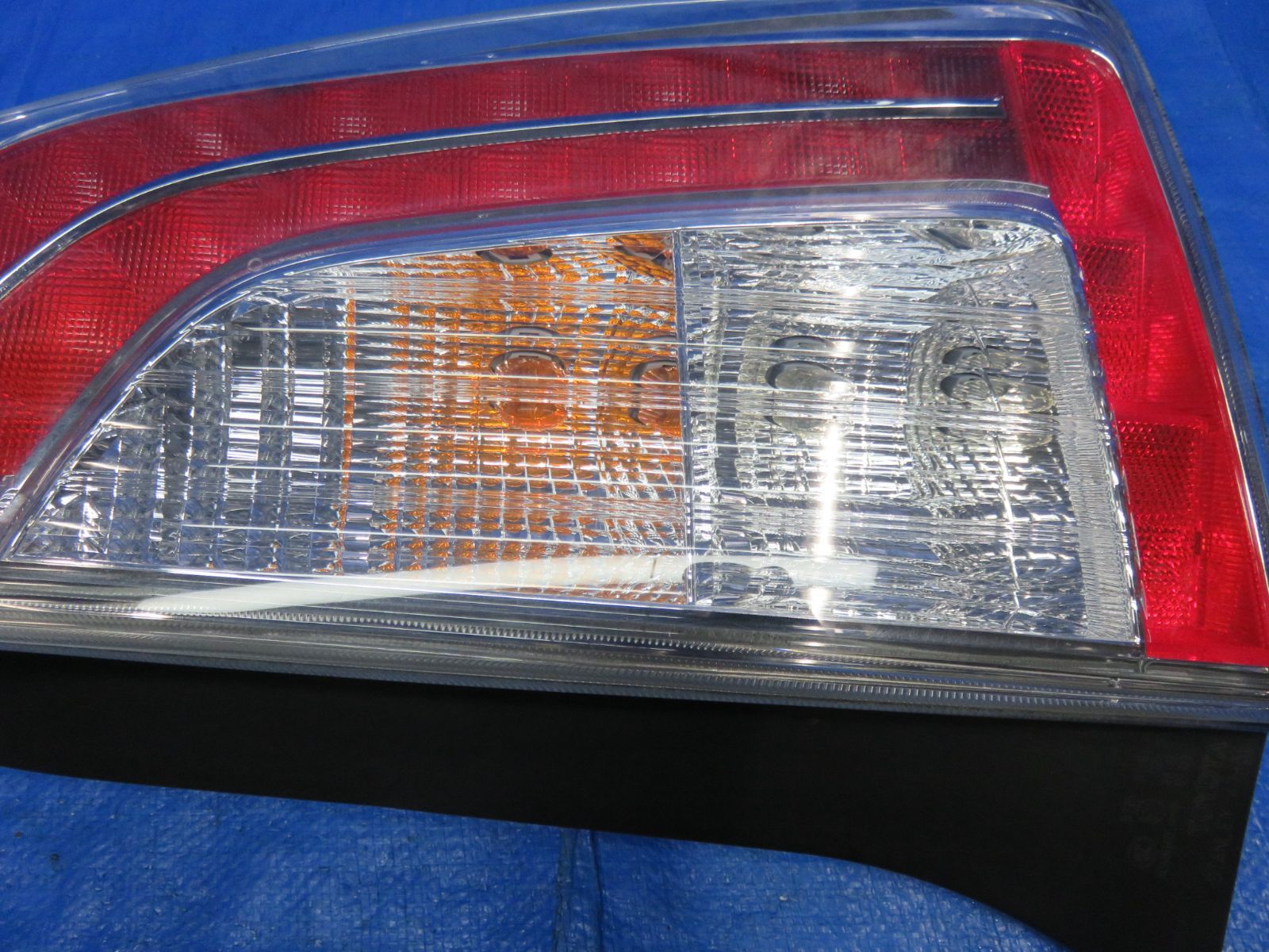 30プリウス テールランプ LA4949* 点灯OK プリウス30系 ZVW30/後期 (右) テールライト