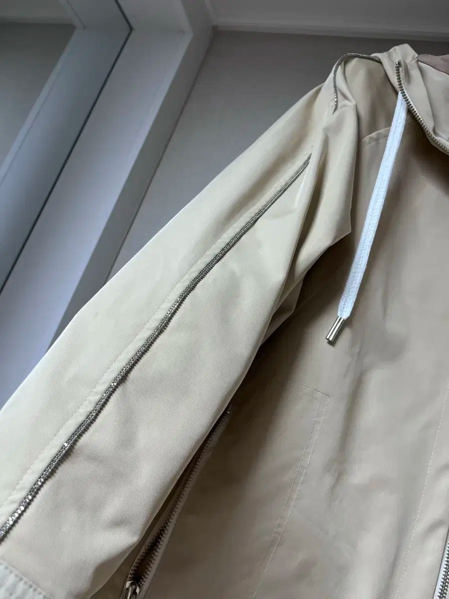 クチ ウィンドブレーカー s