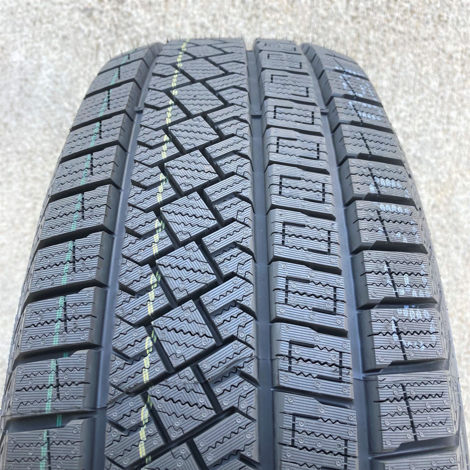 新品 スタッドレスタイヤ 4本セット 195/65R16 ピレリ アイスゼロ 