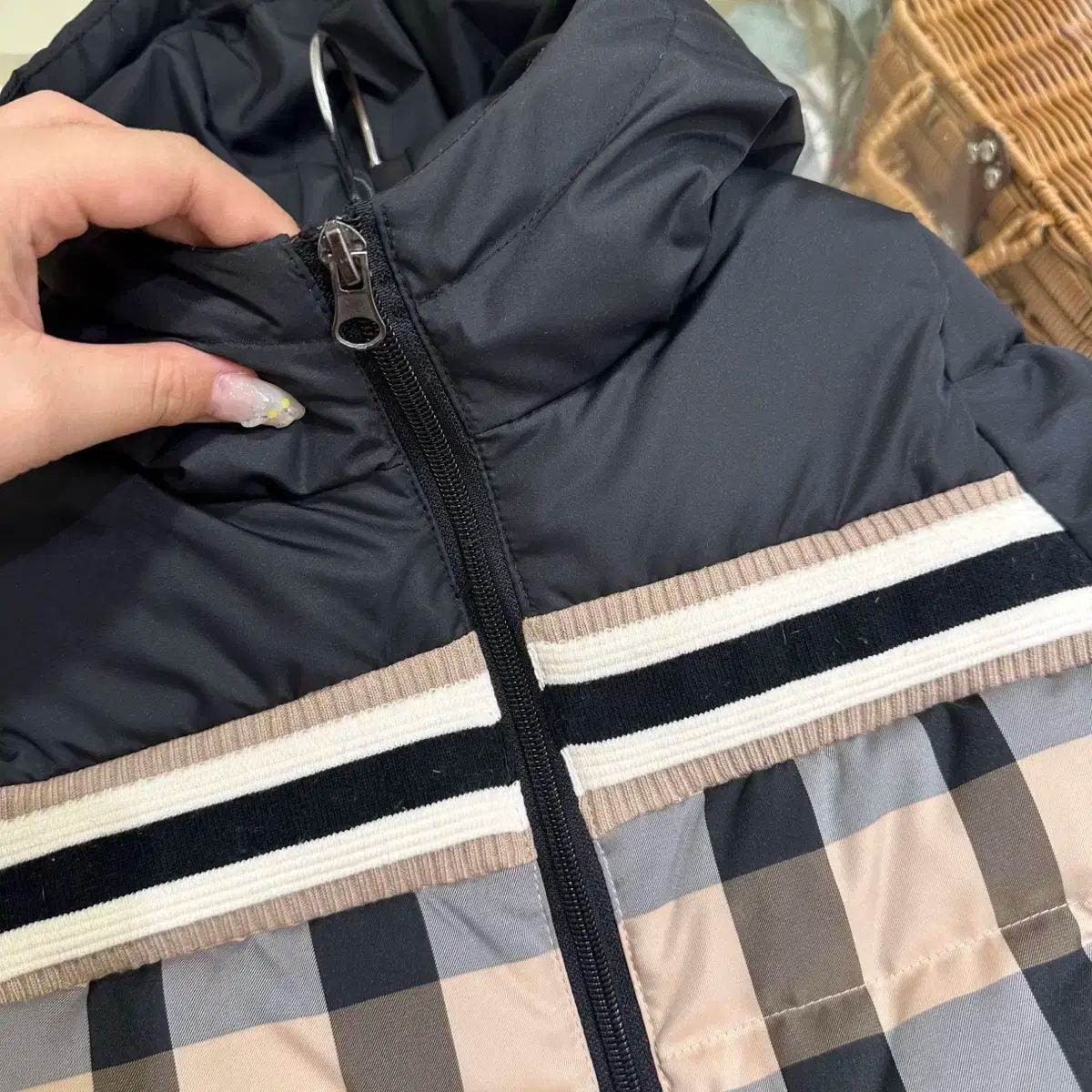 人気のファッション通販。 新 DAKS ニット MIX ショート ダックダウン アウター 100