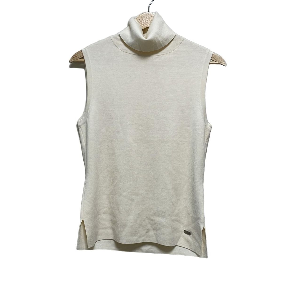 FOXEY フォクシー ノースリーブセーター サイズ42 L レディース - 38993 アイボリー タートルネック