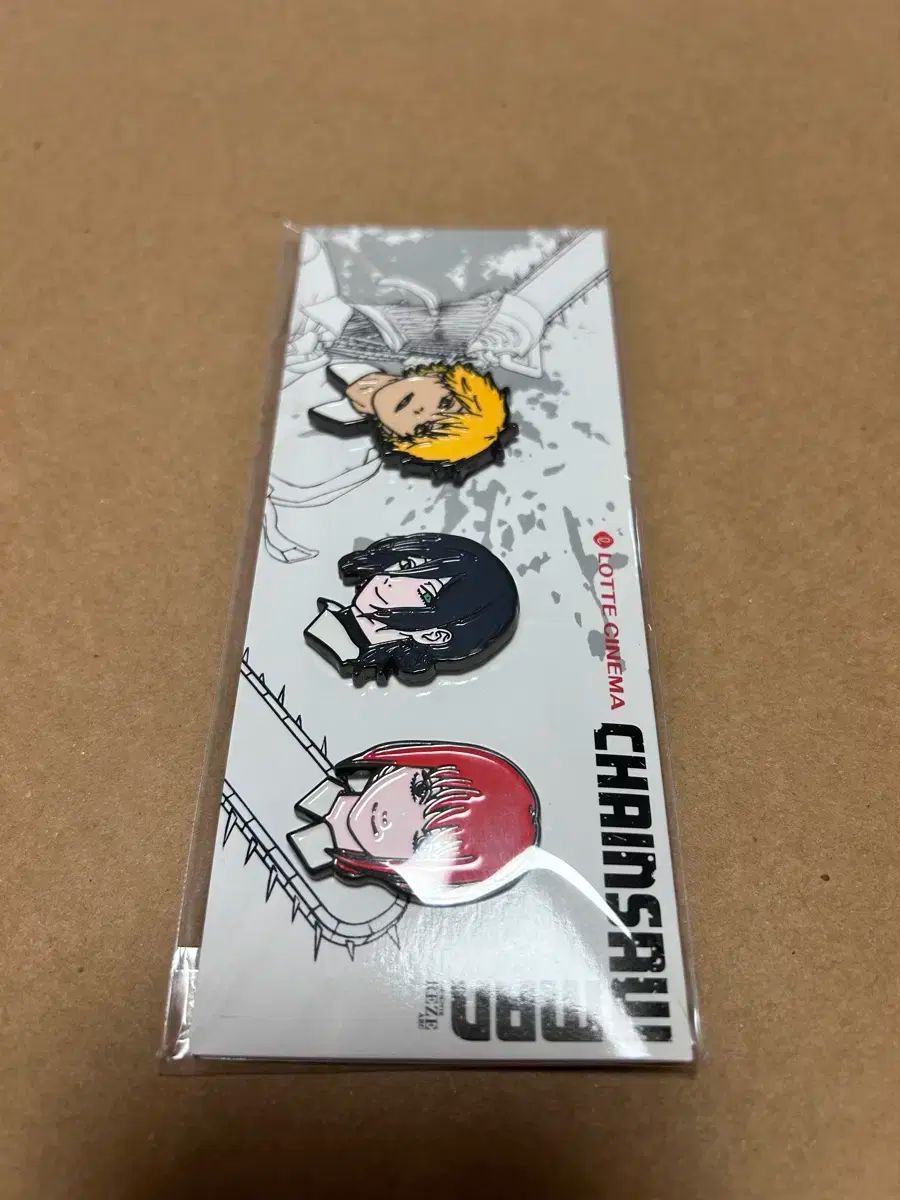 チェーンソーマン ロッテシネマ バッジ