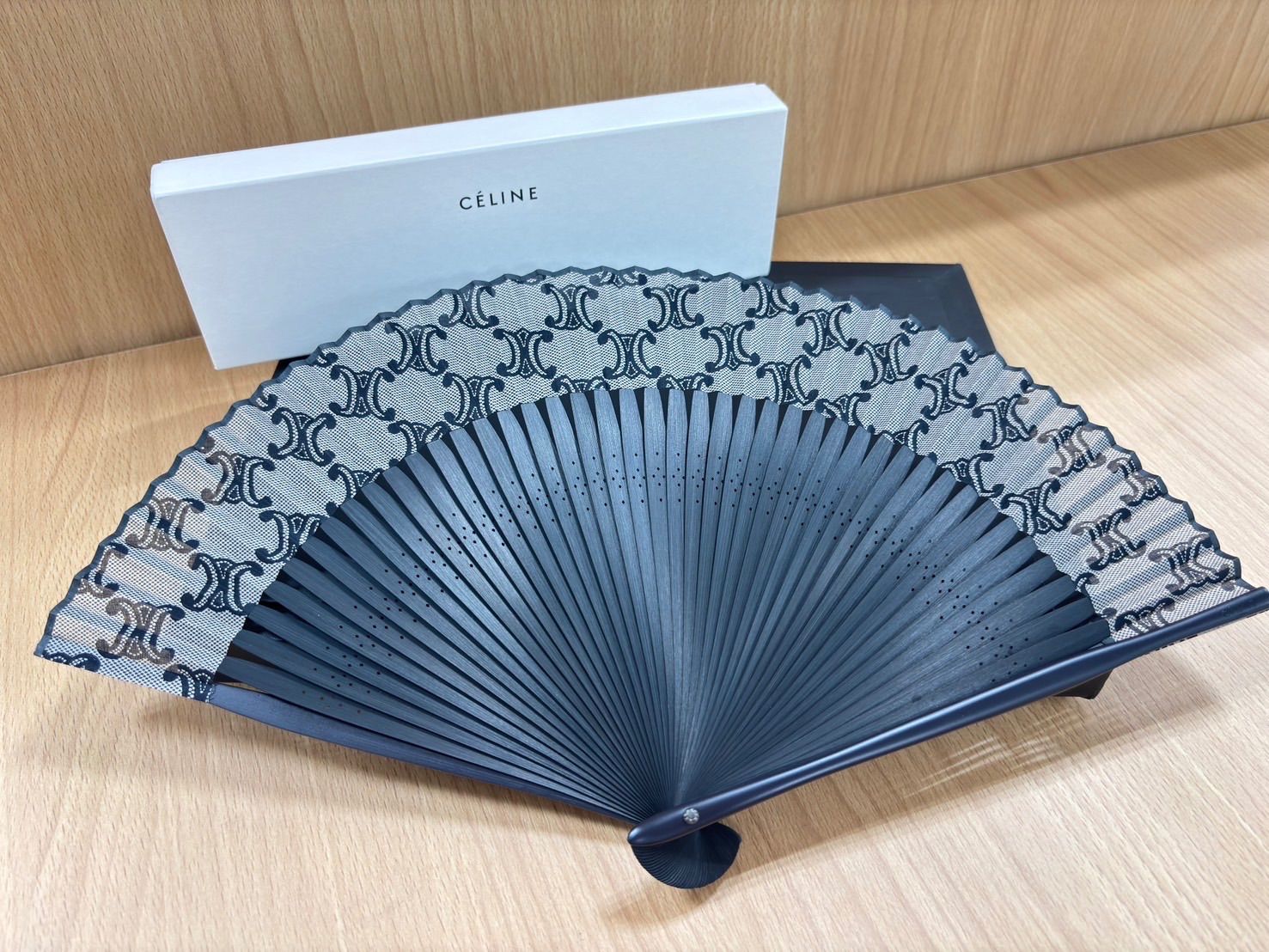 セリーヌ 扇子 CELINE ロゴ入りブラウン扇子 ケース付き セリーヌ 扇子