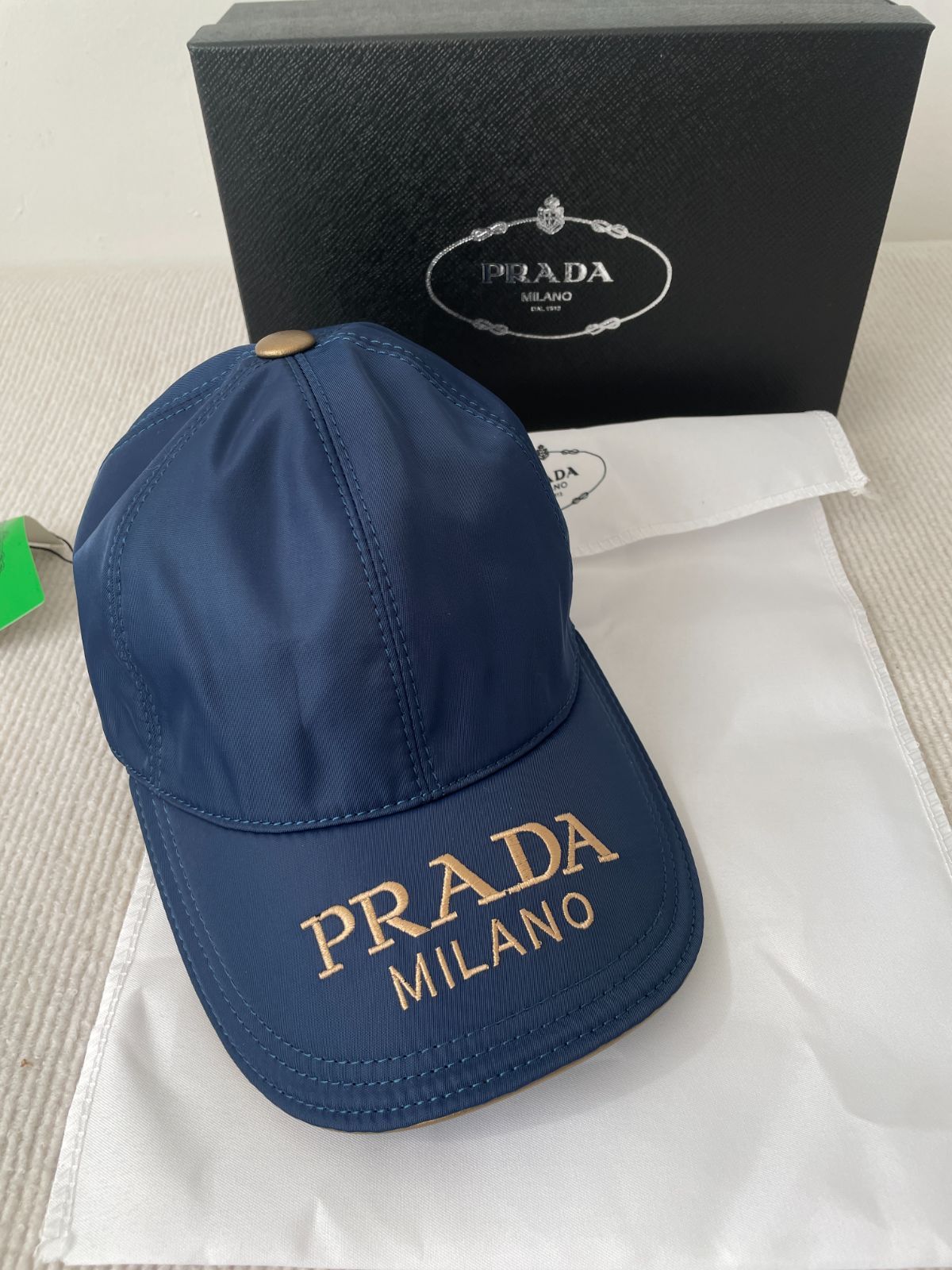 PRADA プラダ　ナイロンキャップ　ユニセックス　M