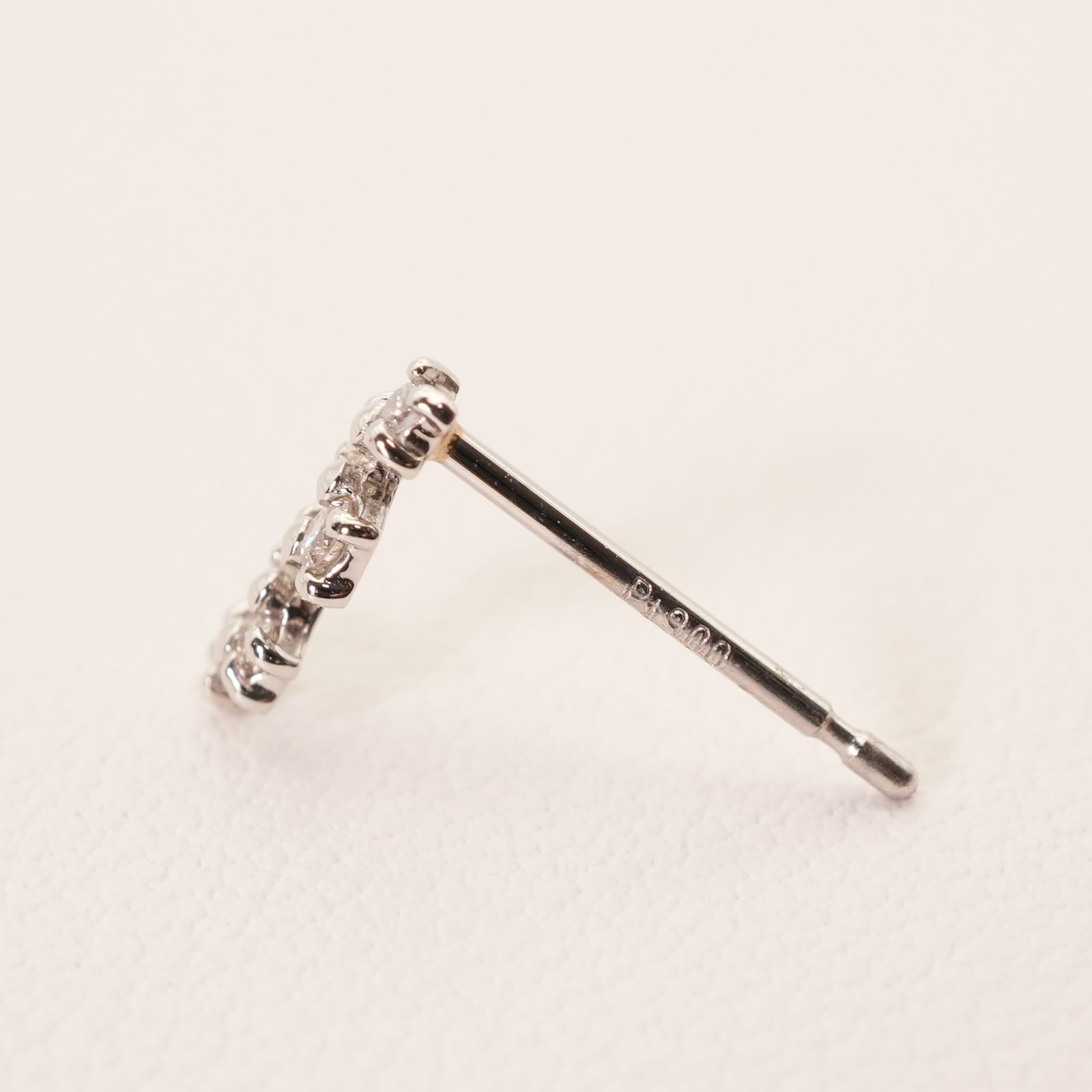 プラチナpt900 ピアス　ダイヤ　ダンシング　片耳です、　1.14 g プラチナpt900 ピアスダイヤダンシング片耳です、1.14 g