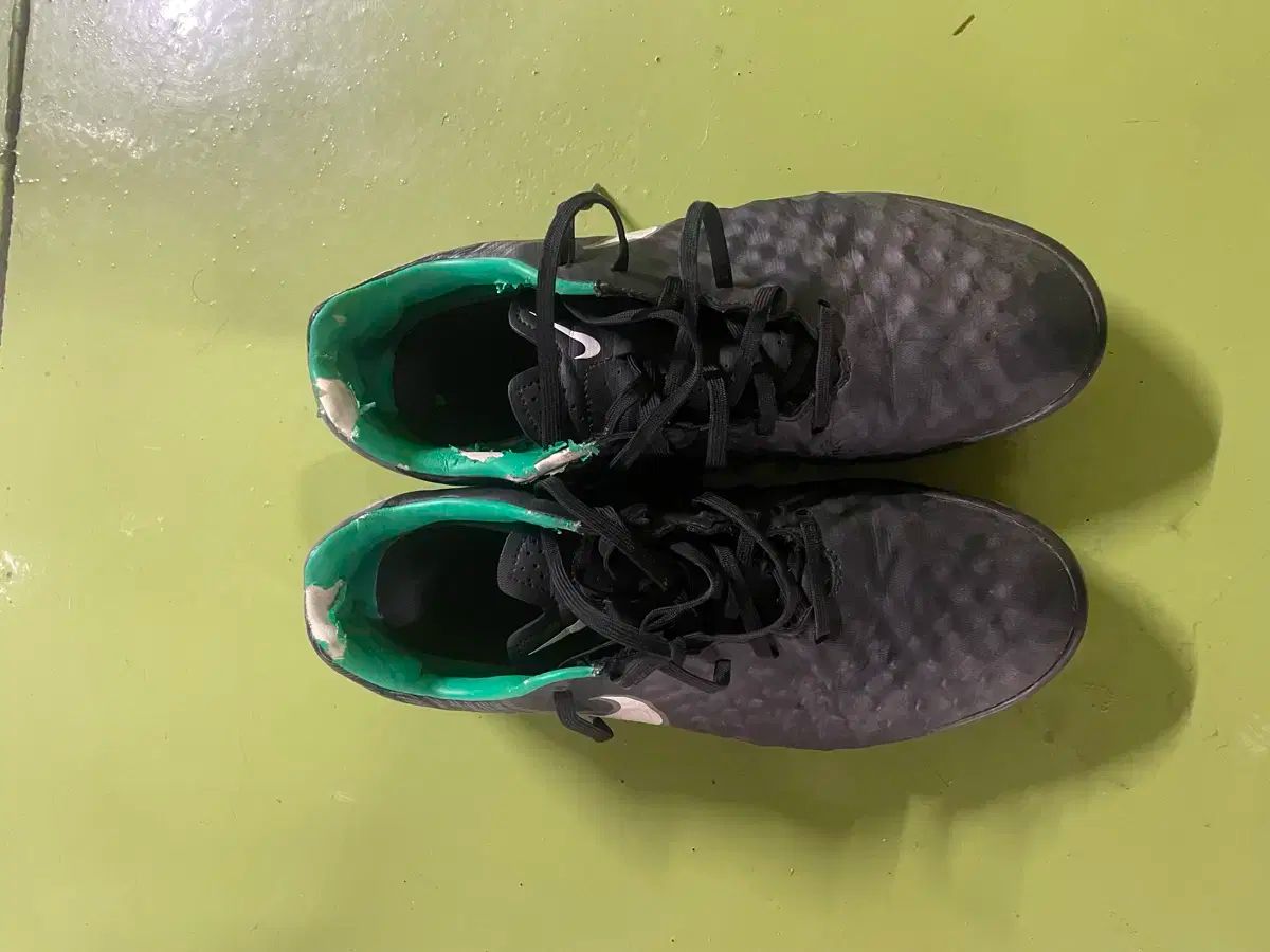 NIKE(ナイキ) マジスタ フットサルシューズ 270 - メルカリ