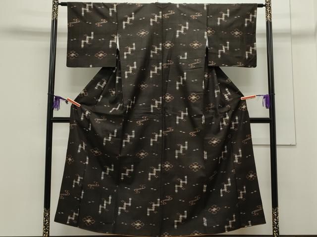 平和屋着物○国指定重要無形文化財 本場久米島紬 手織 吉祥文 正絹  
