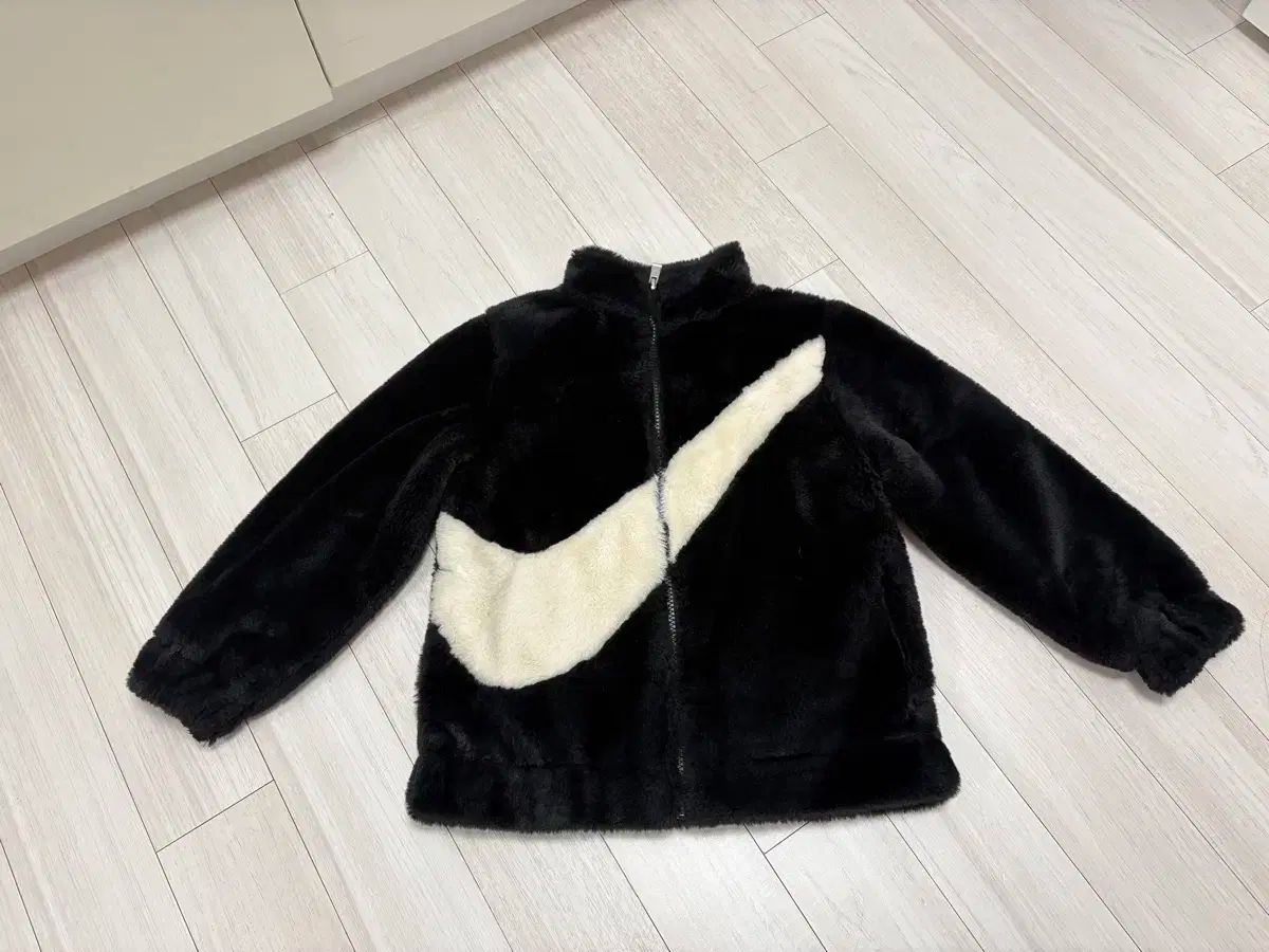 NIKE(ナイキ) キッズ ファー ジャケット 5 ー 6y