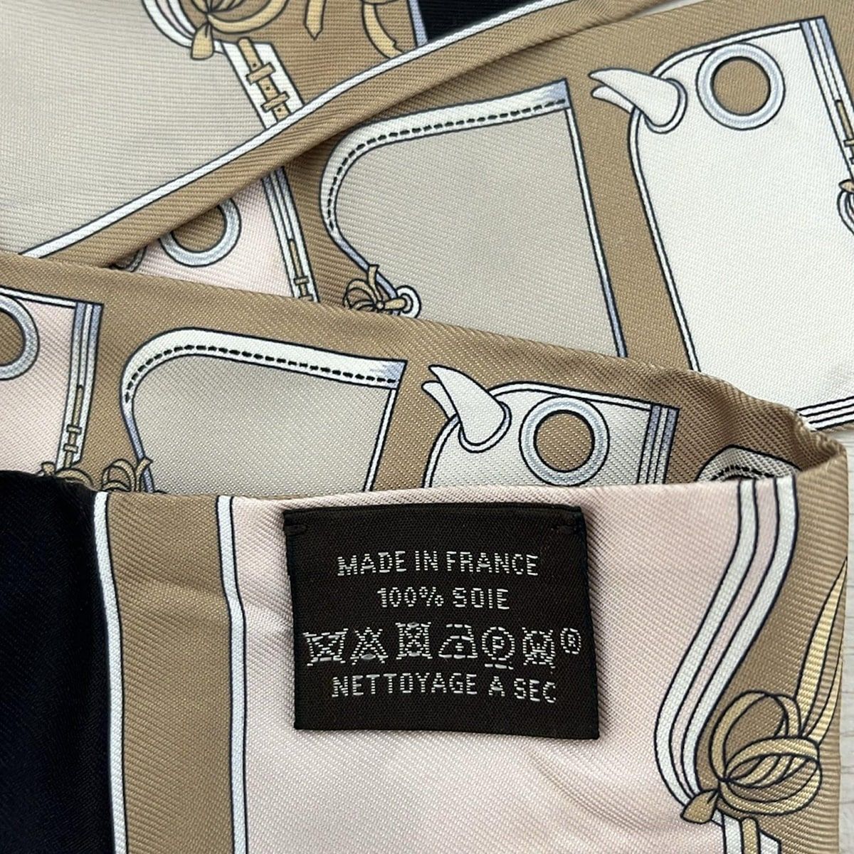 HERMES(エルメス) スカーフ美品 ツイリー ベージュ×ライトピンク