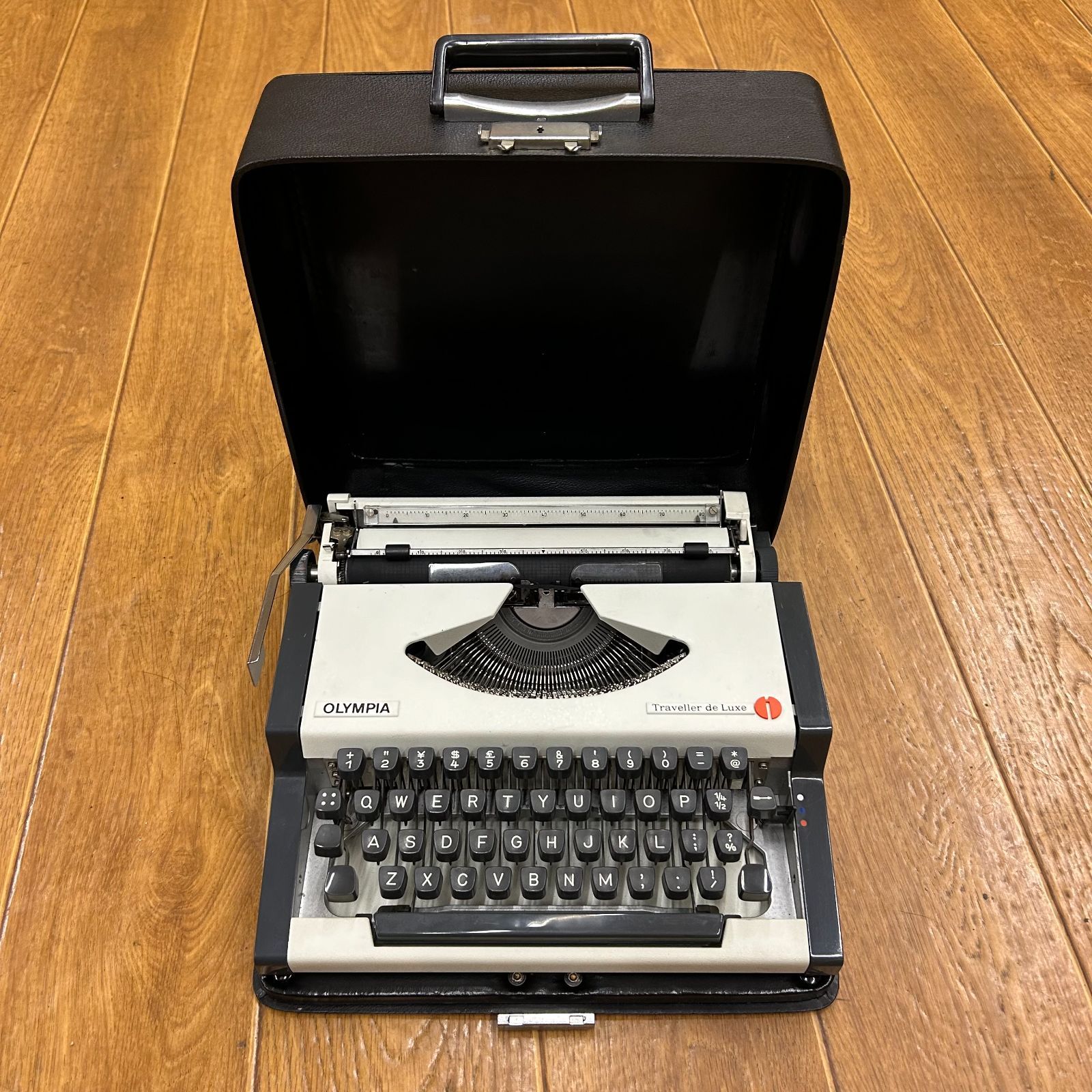 ★OLYMPIA　タイプライター　Traveller de luxe　ケース付 OLYMPIA Traveller de Luxe タイプライター ケース付き 美品 - メルカリ