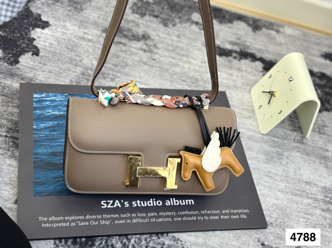 美品✨BALLY シャインクロコ ゴールド金具 センター取り ハンドバッグ 黒 美品✨BALLY シャインクロコ ゴールド金具 センター取り