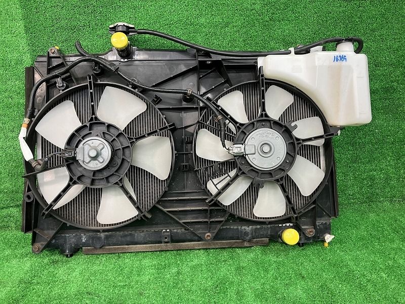 ヴォクシー ZRR75W ラジエーター ZS 煌2 4WD 8人 422173-9650 16400