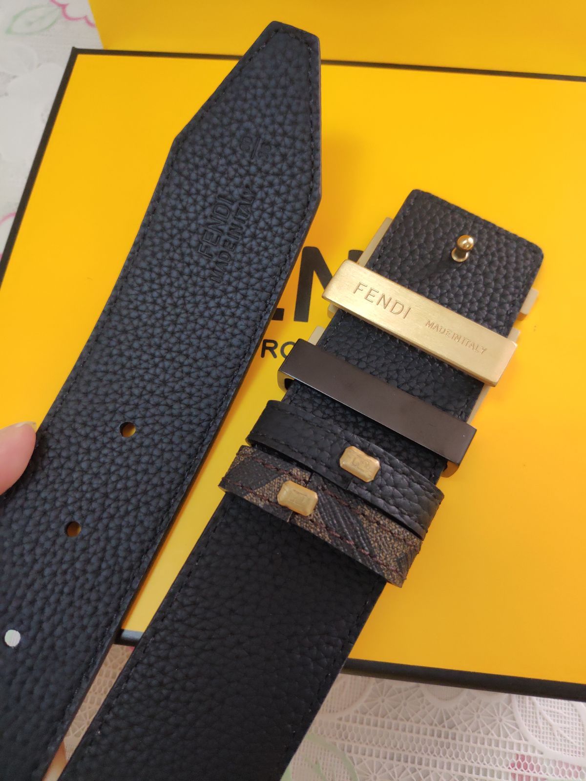 超人気✨FENDI/フェンディ ベルト 金色金具 FFバックルベルト