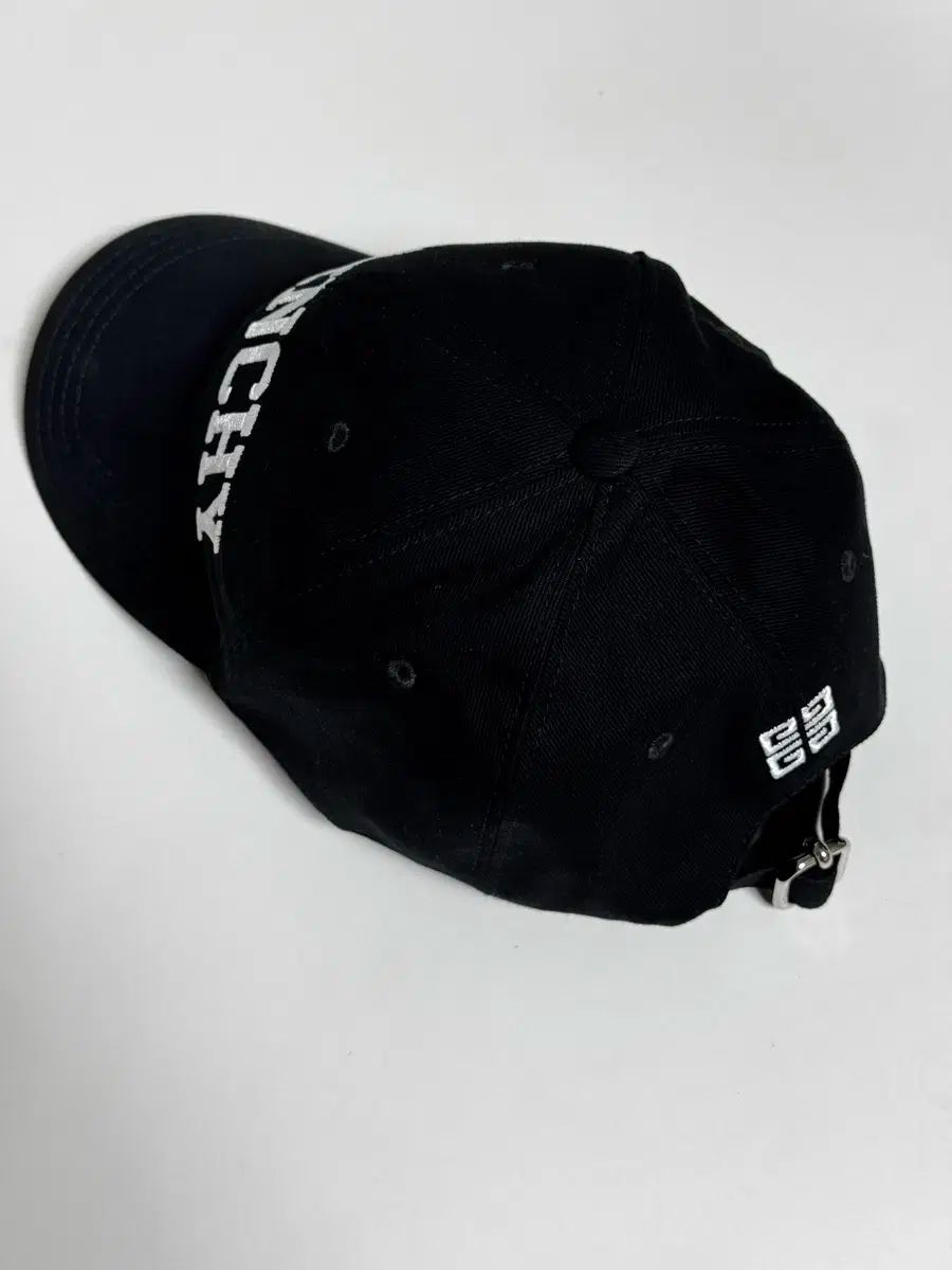Givenchy ジバンシィ
