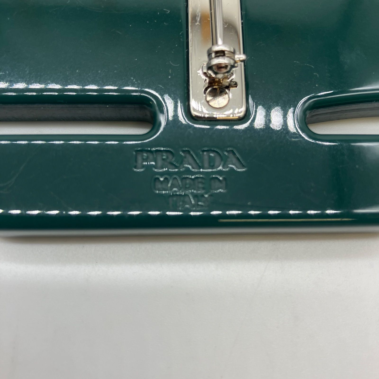 PRADA ブローチ ヨット お買い得】PRADA ブローチ ヨット型 箱付き - メルカリ