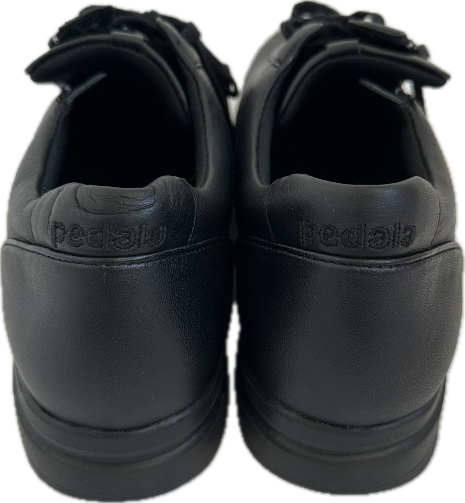 z1397 【美品】Pedala by asicsぺダラバイアシックス スニーカー