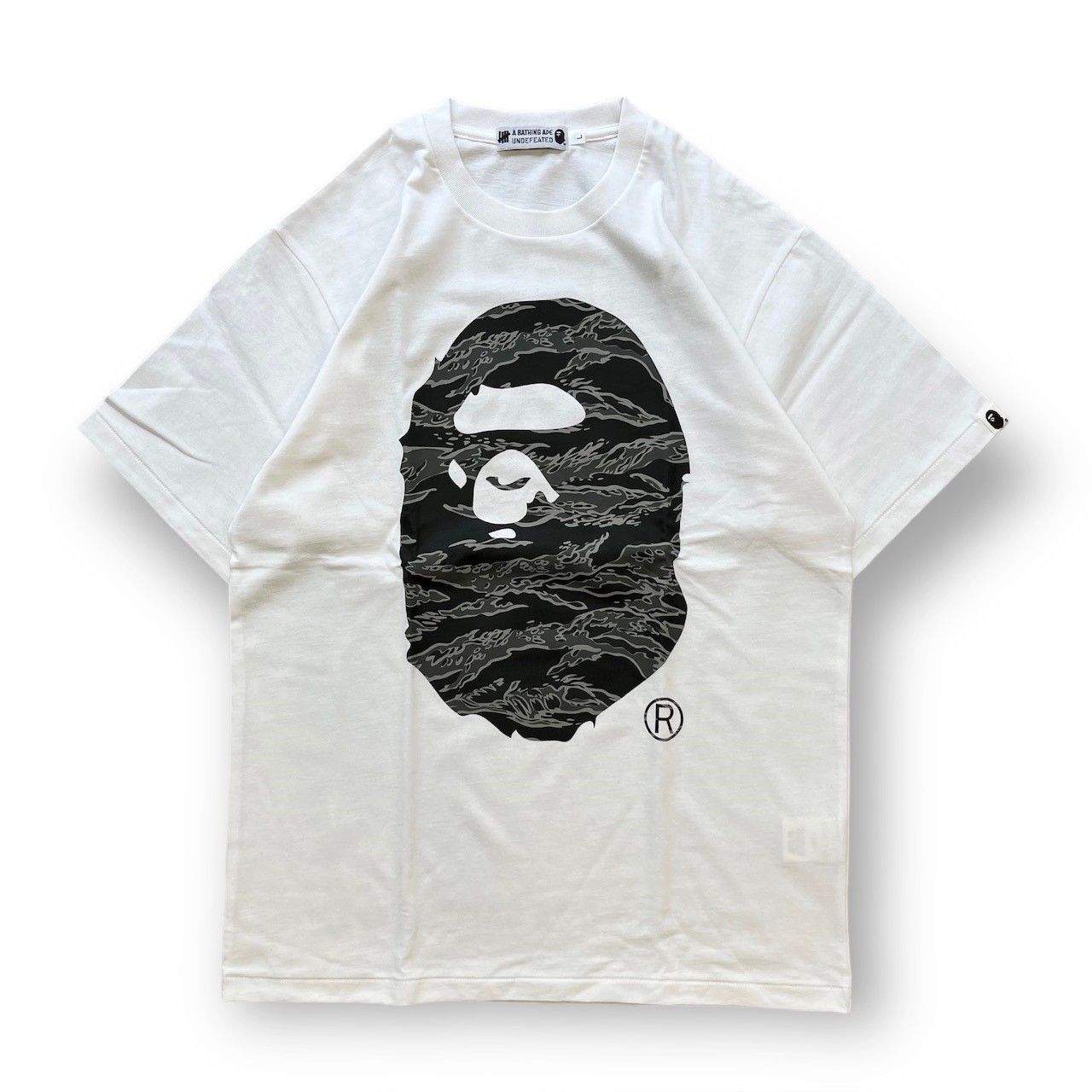 新品 Undefeated A Bathing Ape Tee L 新品 A BATHING APE × UNDEFEATED BAPE TEE アベイシングエイプ L
