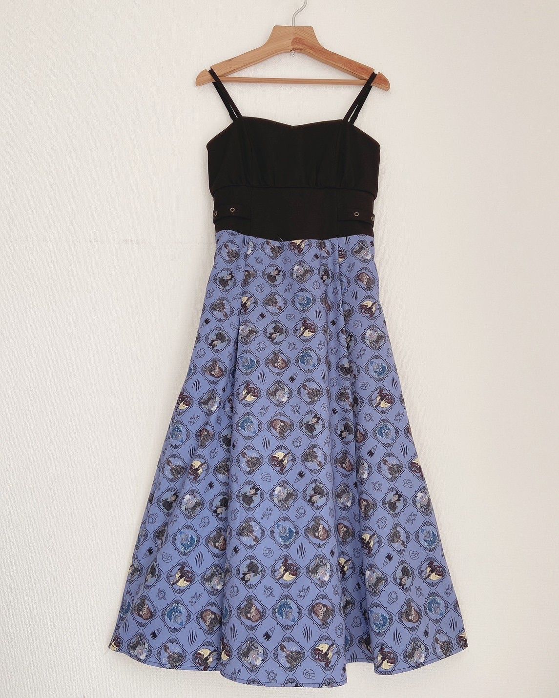 極美品 axes femme×Disney VILLANS ドレスワンピース M 極美品 axes femme×Disney VILLANS ドレスワンピース M - メルカリ