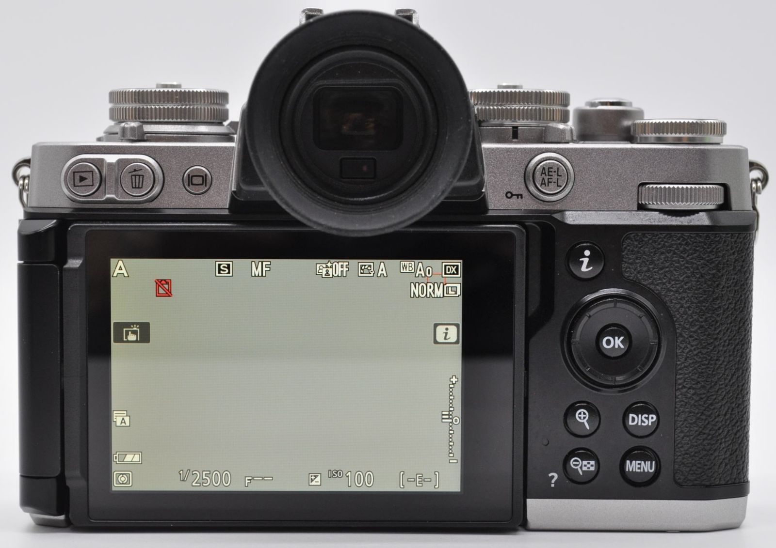 ショット数8308!元箱付き■ほぼ新品■ NikonZ fc ボディ シルバー ショット数8308!元箱付き□ほぼ新品□ NikonZ fc ボディ